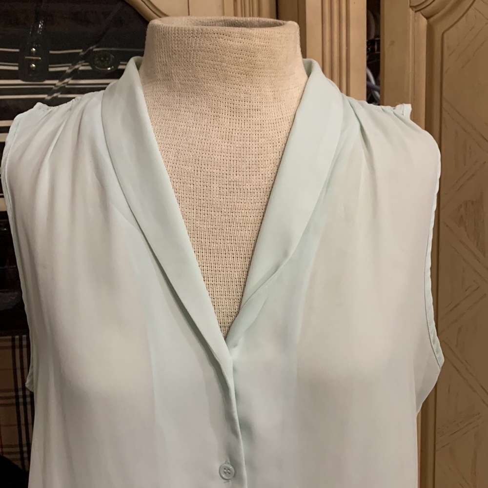 Pastel, sheer top - Picture 6 of 9